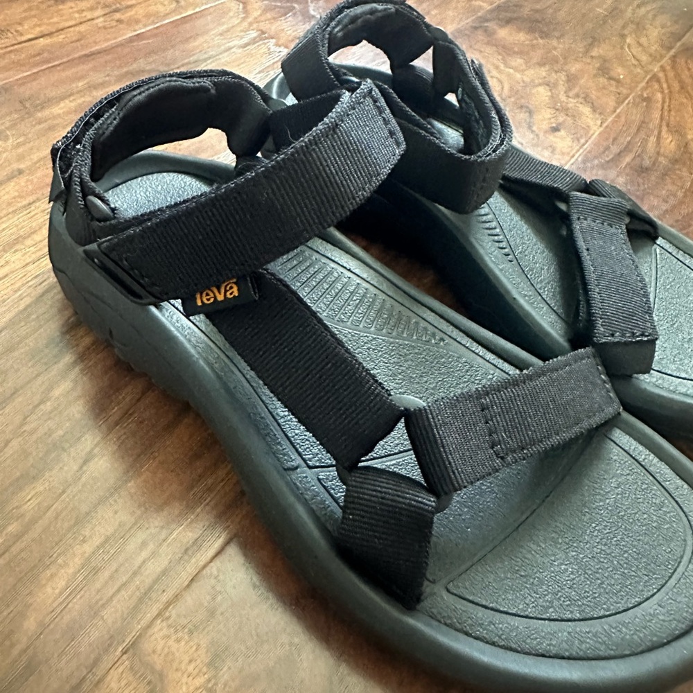 BRAND NEW Teva Hurricane sandals